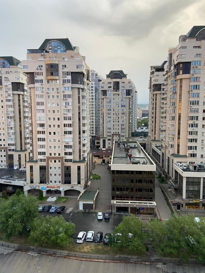 Квартира В Центре Алматы エクステリア 写真