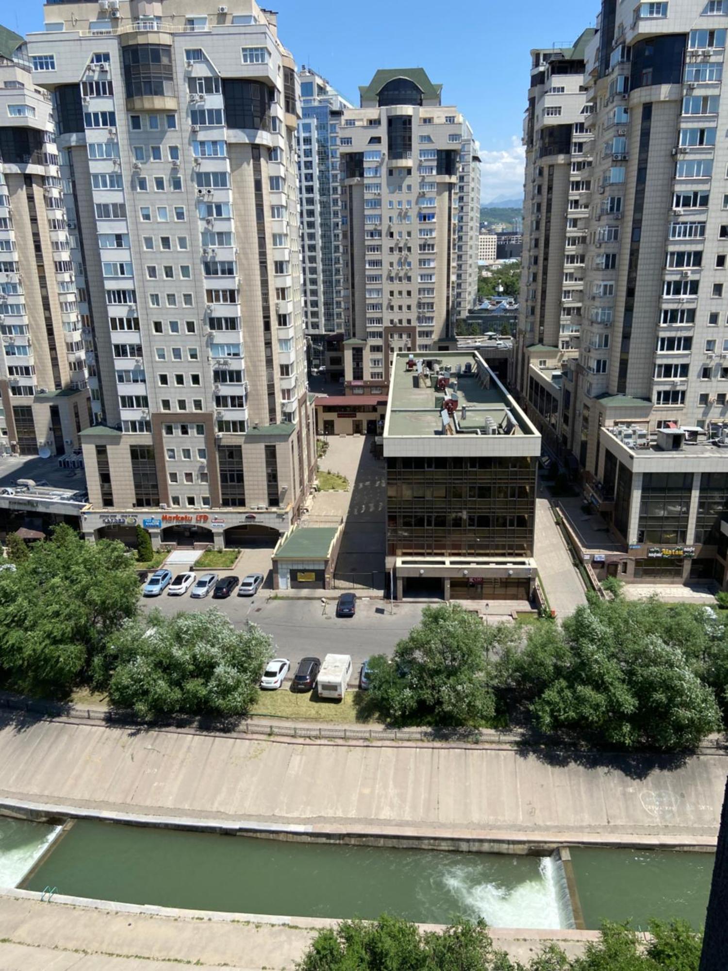 Квартира В Центре Алматы エクステリア 写真